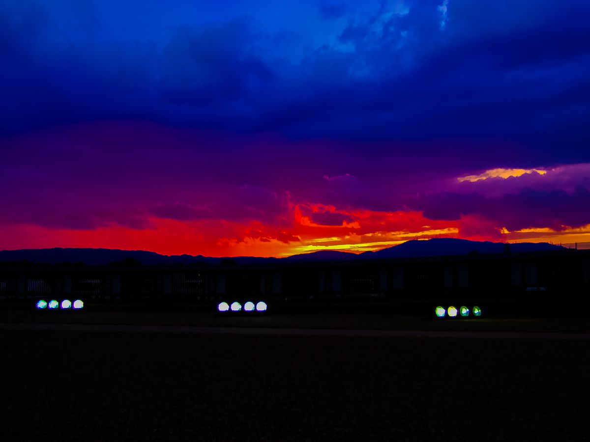 生駒山に沈んだ夕日 | GANREF