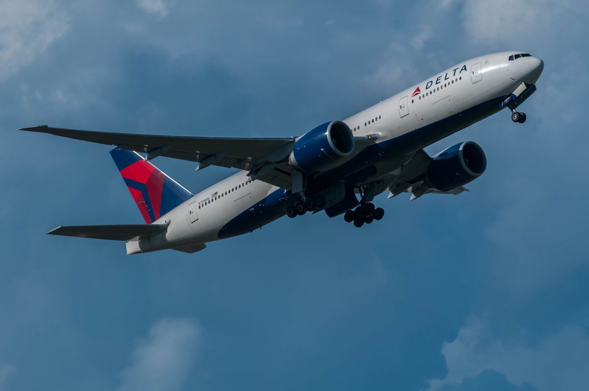DELTA B777-232LR | GANREF