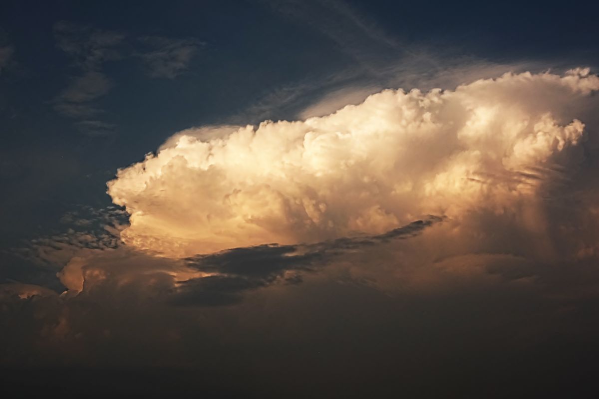 夏の雲、夕暮れ時に。 | GANREF