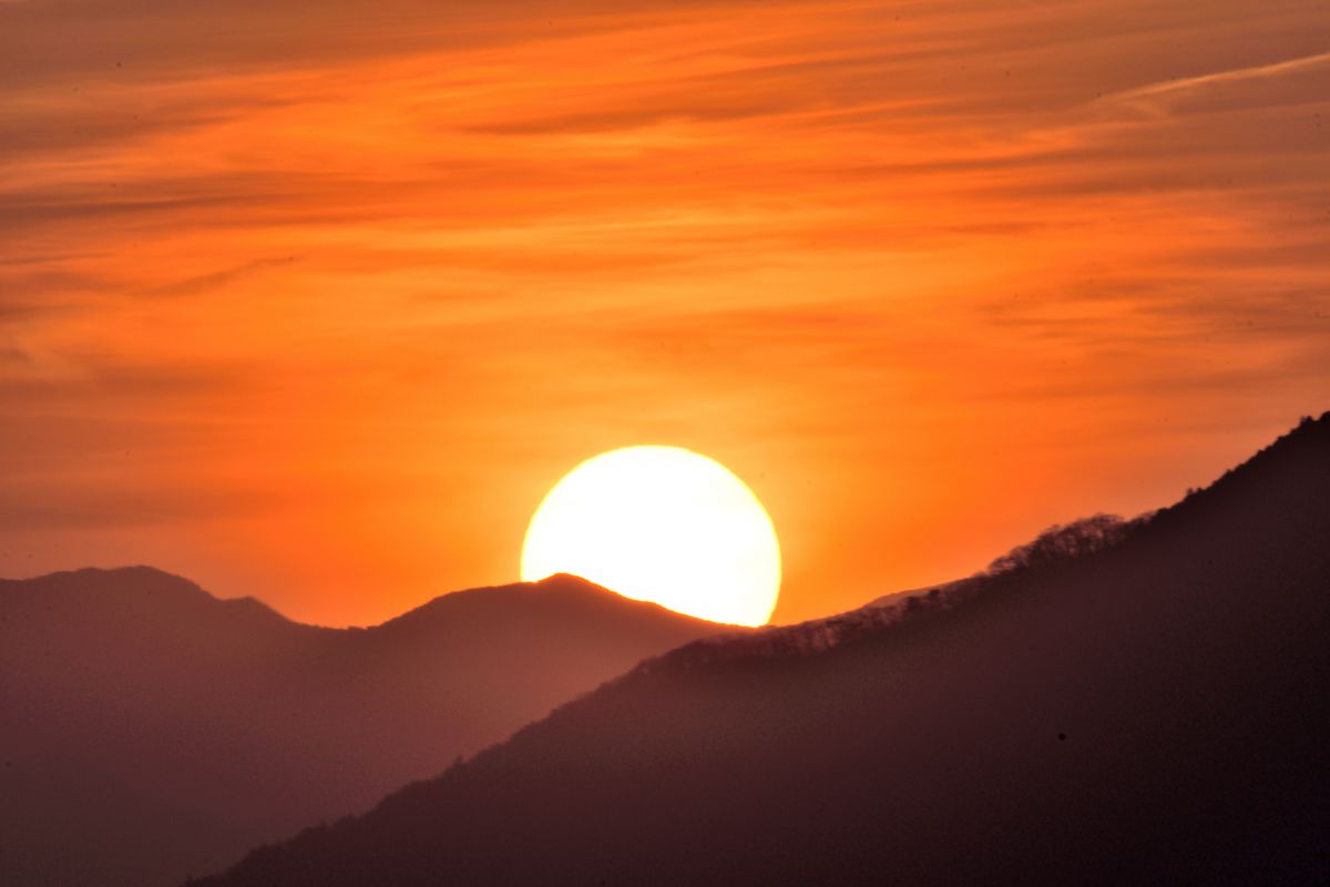 本白根山に沈む夕陽(ダイヤモンド白根山) | GANREF