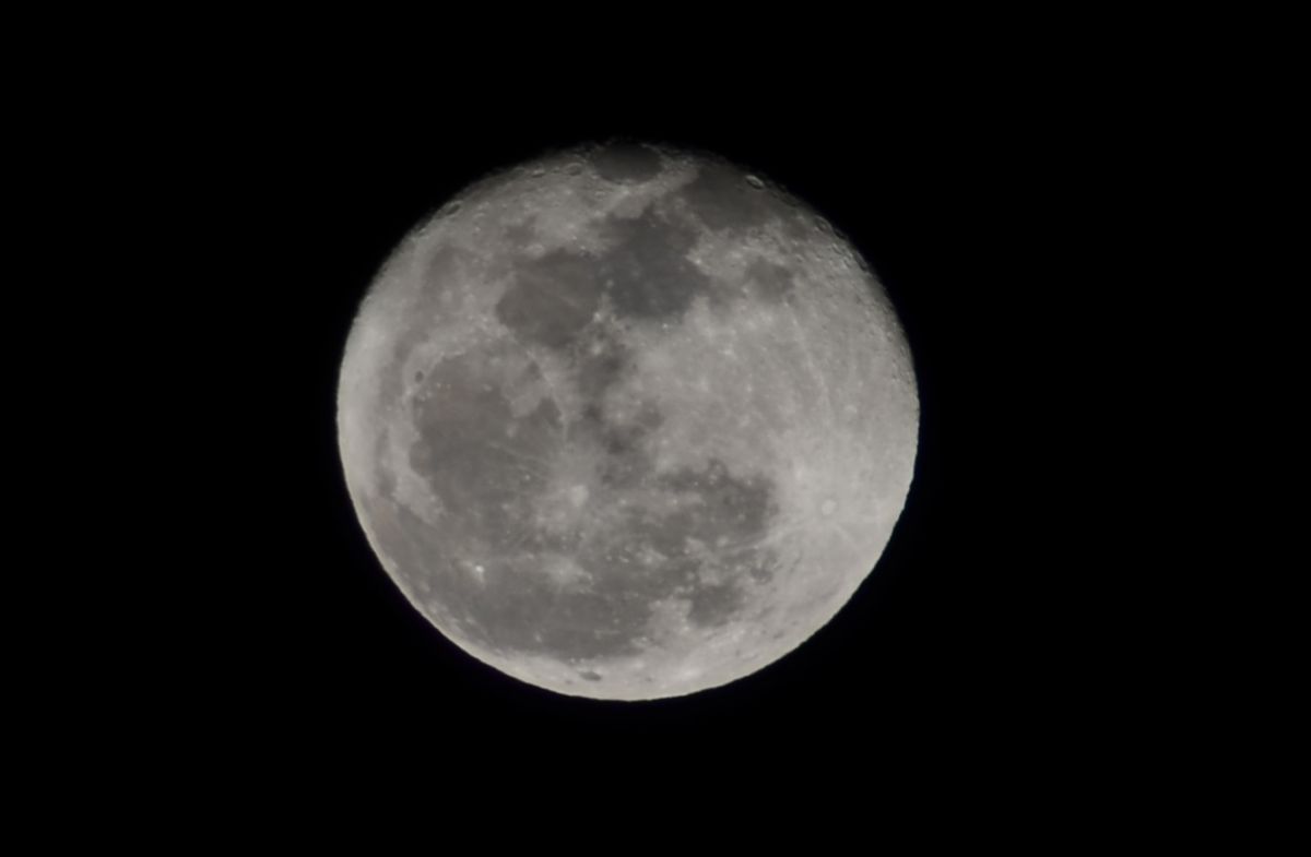 Moon 001 | GANREF
