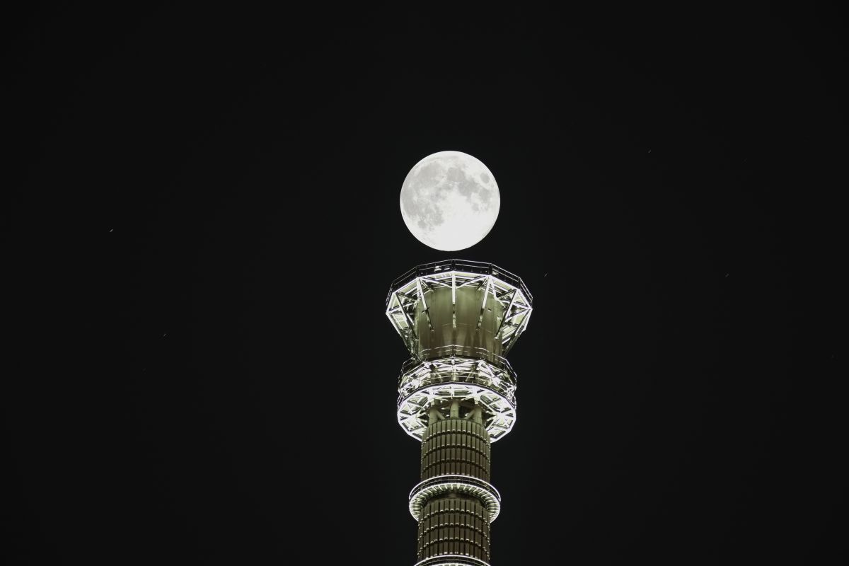 Full moon on the Tokyo Skytree | GANREF