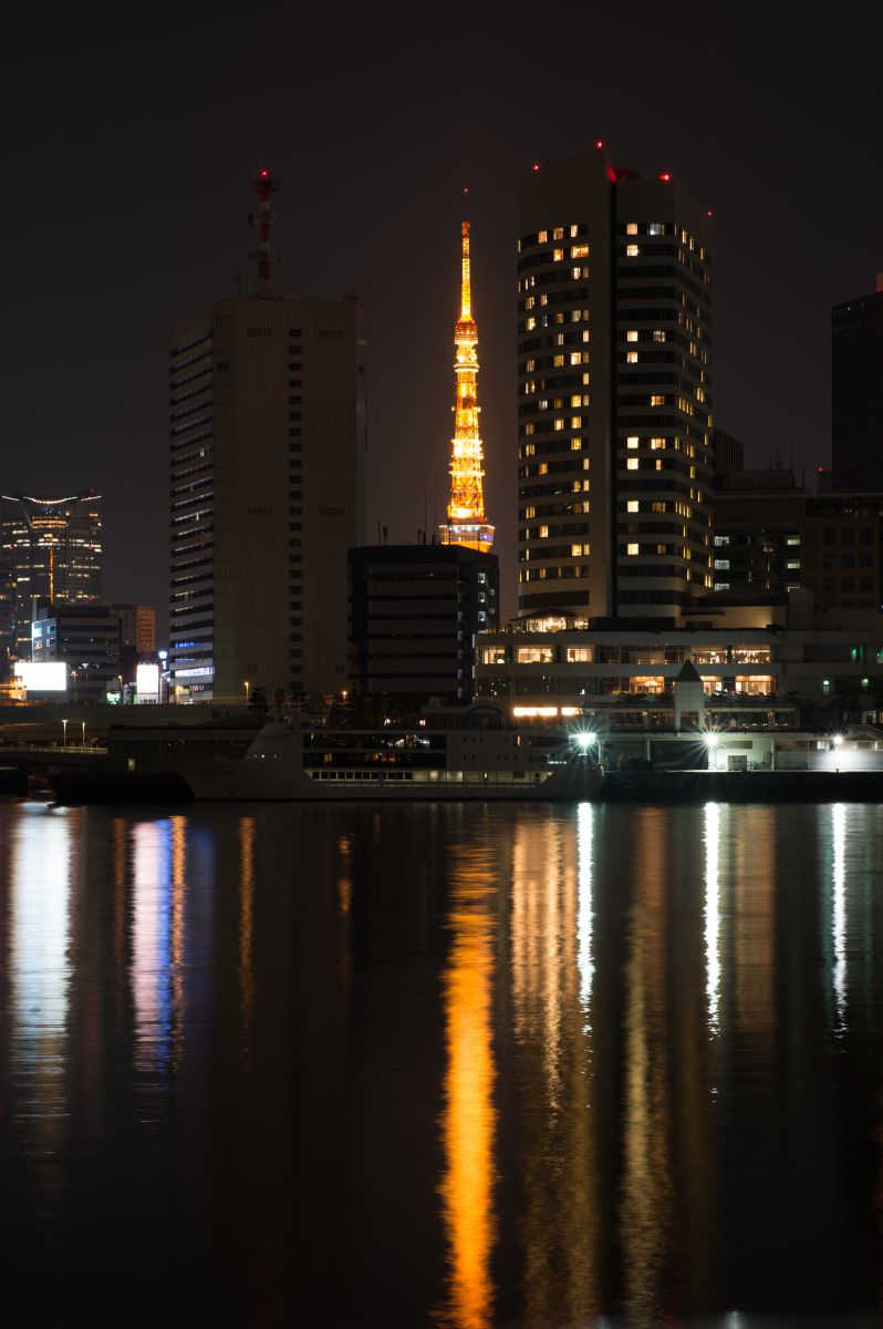 Tokyo tower and reflections | GANREF